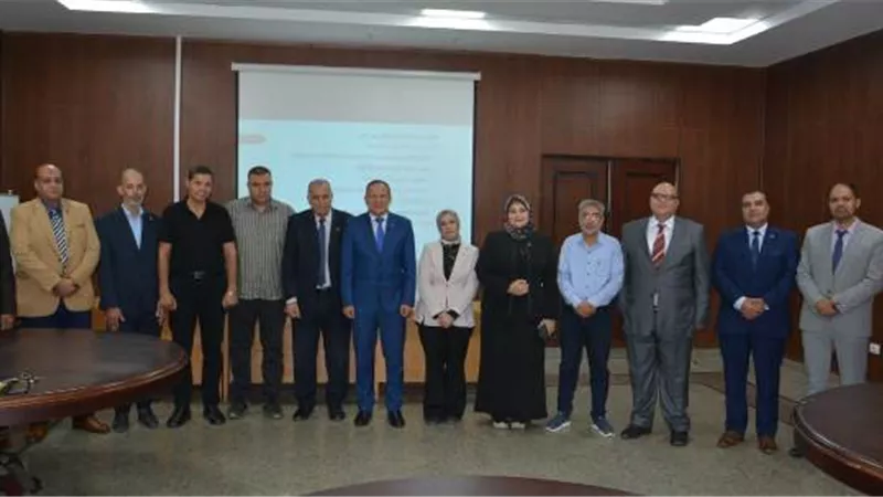 رئيس جامعة دمياط يفتتح دورة الإدارة والقيادة الجامعية