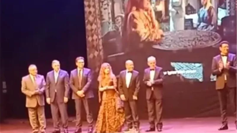 بالصور.. تكريم نيللي ولطفي لبيب في مهرجان الإسكندرية السينمائى