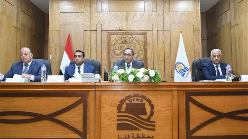 تنفيذى قنا: تفعيل استخدام البريد الإلكتروني فى جميع المرسلات الحكومة