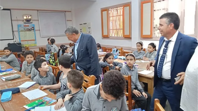 مدير تعليم البحيرة يتفقد مدرسة اسماعيل الحبروك لغات بدمنهور