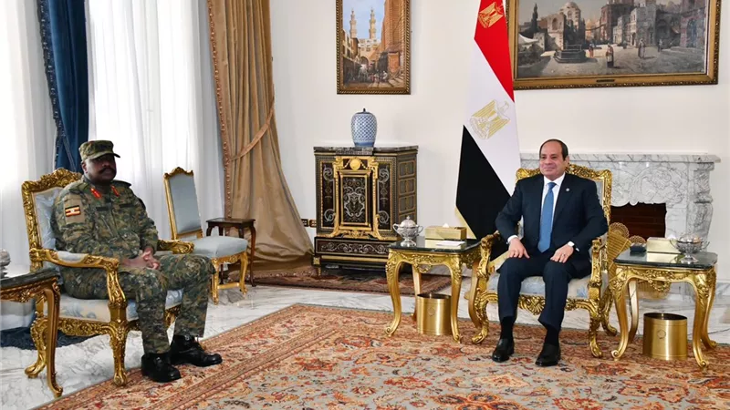 الرئيس السيسي يستقبل قائد قوات الدفاع الشعبية بجمهورية أوغندا