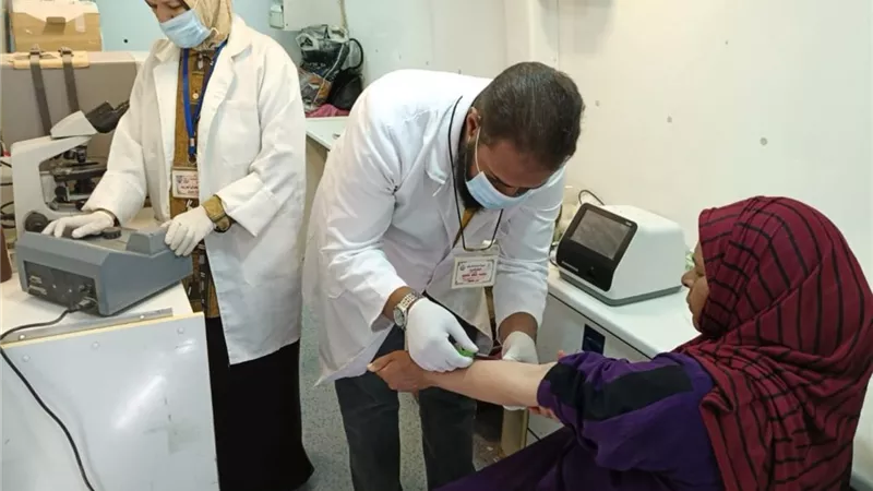 توقيع الكشف الطبى على 1276 حالة بالمجان خلال قافلة بمركز بنى مزار