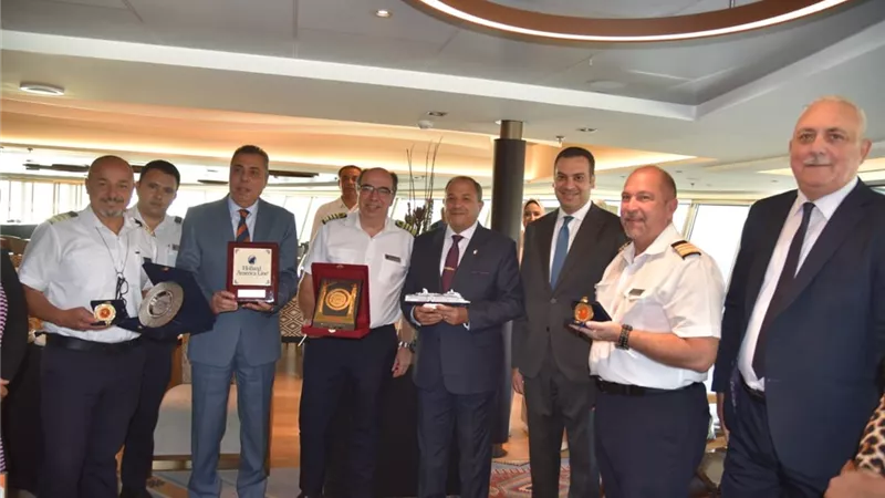 حبشي يشهد مراسم استقبال فولكلورية لأول فوج سياحي قبرصي لبورسعيد