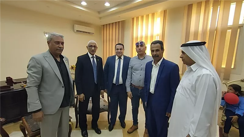 محافظ شمال سيناء يلتقي المشايخ والعواقل والمواطنين