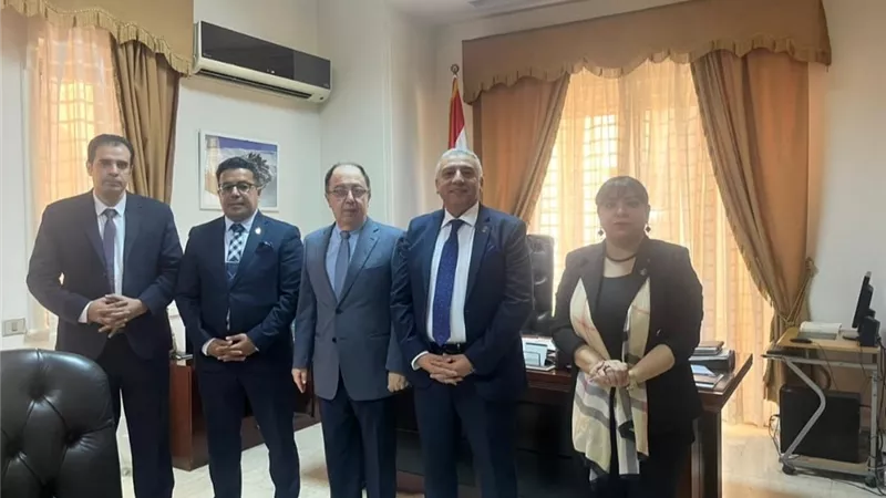وفد من كتلة الحوار يزور سفارة لبنان بالقاهرة للاعلان عن التضامن والدعم