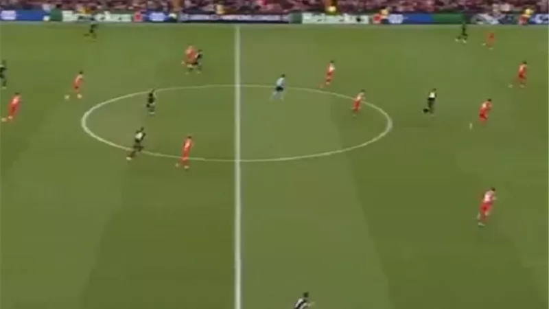 انطلاق مباراة ليفربول وبولونيا فى دوري أبطال أوروبا