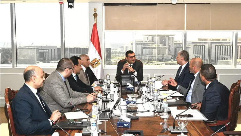 وزير الإسكان يتابع سير العمل بالمنطقة الأعمال المركزية