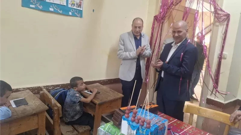 مدير تعليم المنيا يتفقد مدارس مدينة المنيا