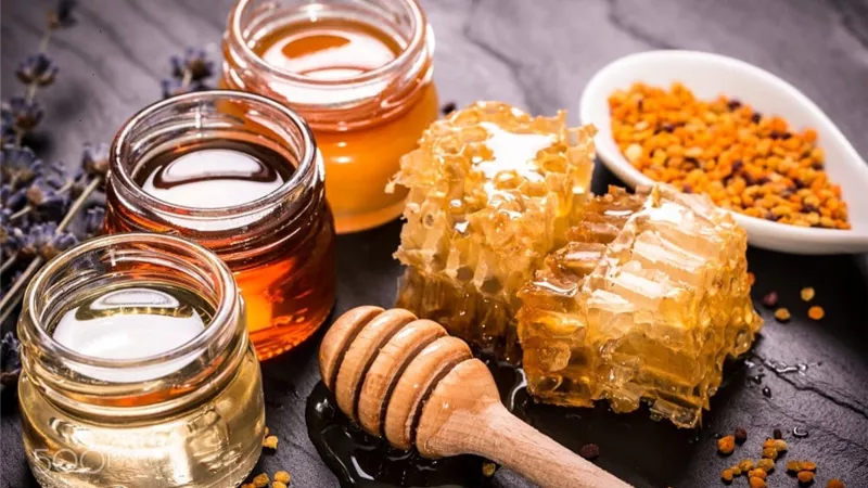 أهمية تناول العسل على الريق