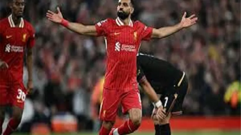 سلوت يثير الجدل حول مستقبل محمد صلاح مع ليفربول