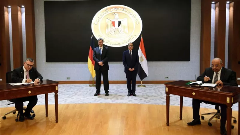 رئيس الوزراء ورئيس الوزراء البافاري يشهدان توقيع إعلان بين وزارة الكهرباء وحكومة ولاية بافاريا الألمانية