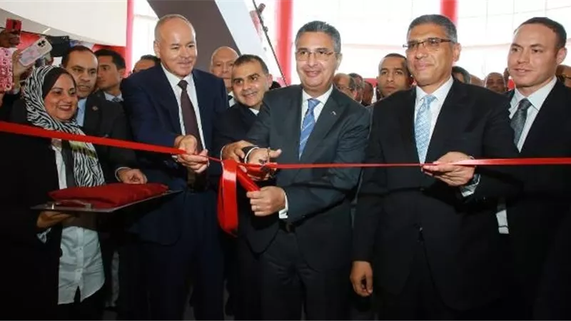 وزير التموين ومحافظ الجيزة وقيادات مدينة بدر يفتتحون هايبر وان فيديو