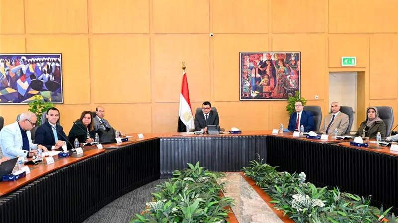 وزير الإسكان يتابع تنفيذ وحدات المبادرة الرئاسية سكن لكل المصريين