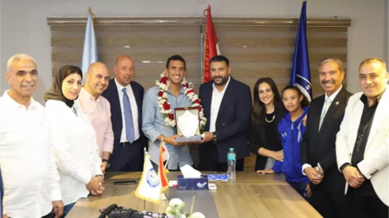 نائب رئيس اللجنة الأوليمبية يزور نادى سموحة