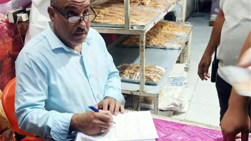 ضبط 2400 قطعة حلوى منتهية الصلاحية و2700 علية سجائر