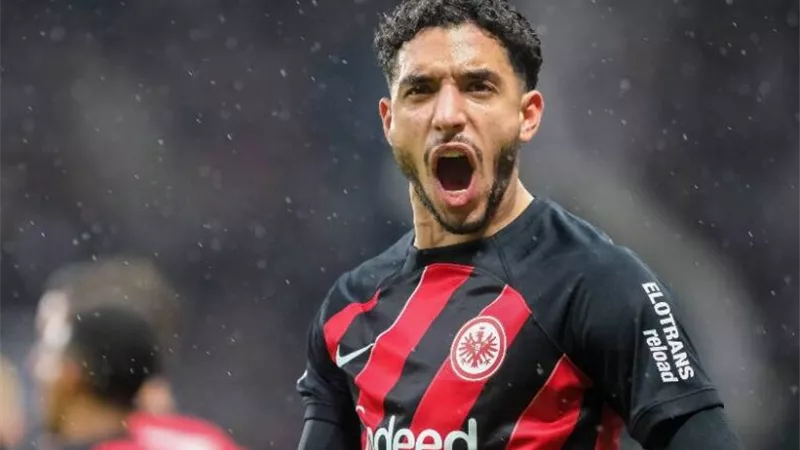 مرموش يقود تشكيل أينتراخت أمام بشكتاش بالدورى الأوروبى
