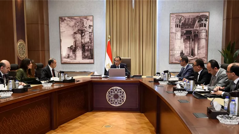 رئيس الوزراء يعقد اجتماعًا لمُناقشة تنظيم مُؤتمر استثماري مصري-بريطاني