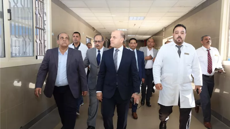محافظ كفرالشيخ يتفقد مستشفى فوه للتأمين الصحي