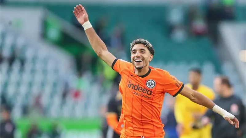 عمر مرموش يفتتح التسجيل لفرانكفورت أمام بشكتاش - شاهد