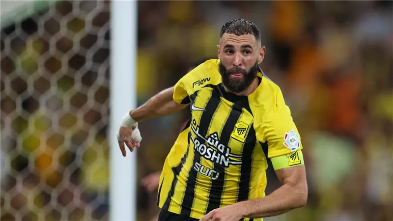هدف كريم بنزيما فى مباراة الاتحاد و الأخدود بالدوري