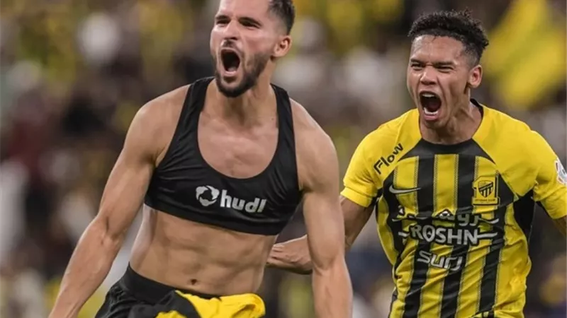 اتحاد جدة يعزز تقدمه بهدف ثاني فى شباك الأخدود - فيديو
