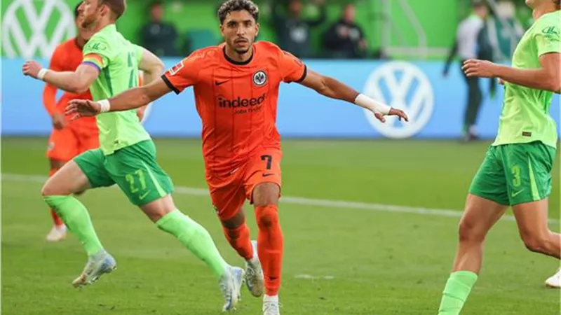 مرموش يمنح فرانكفورت الفوز الأول بالدوري الأوروبي على حساب بشكتاش
