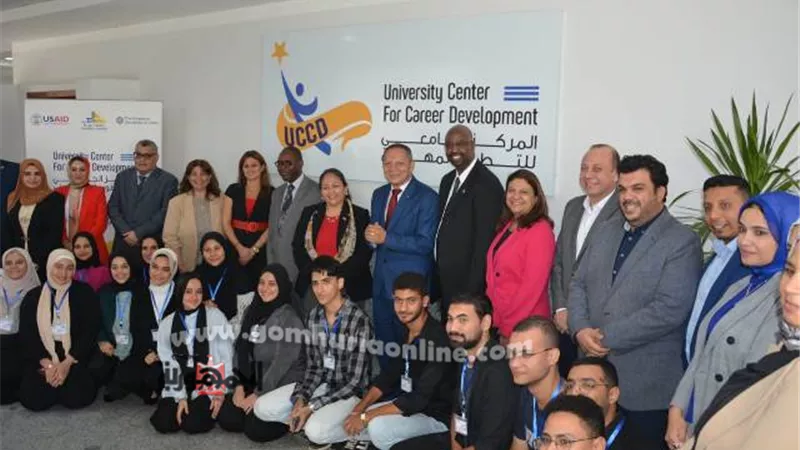 رئيس جامعةدمياط ووفد الوكالةالأمريكية يتفقدان مركز التطوير المهنى