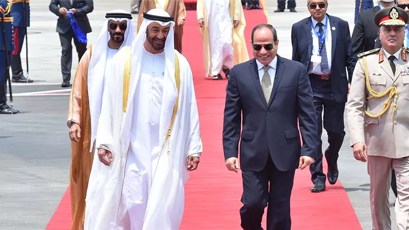 الرئيس السيسي يستقبل بمطار القاهرة الدولي رئيس دولة الإمارات
