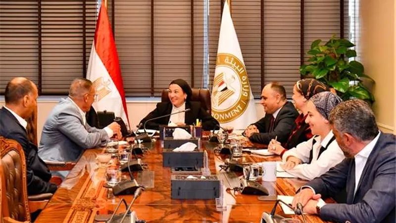 البيئة واتحاد غرف السياحة يبحثان دعم التنمية بالبحر الأحمر