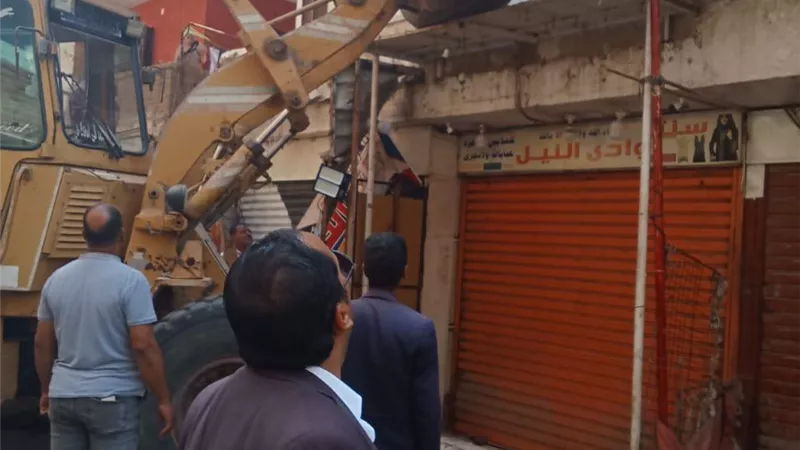 الجيزة تزيل ٣١ كشك مخالف بمنطقة جمال عبد الناصر بالمنيب