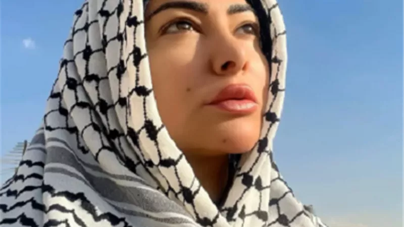 ميرهان حسين تدعم فلسطين بالشال الفلسطيني