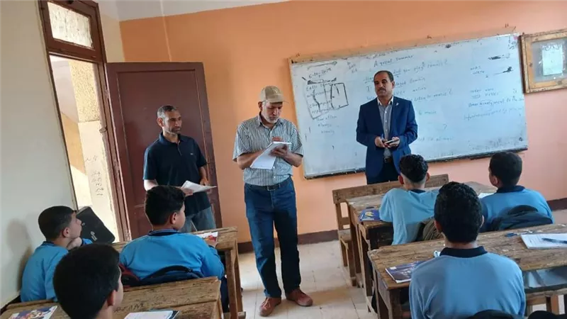 مدير تعليم الخانكة يتابع مدارس المنايل