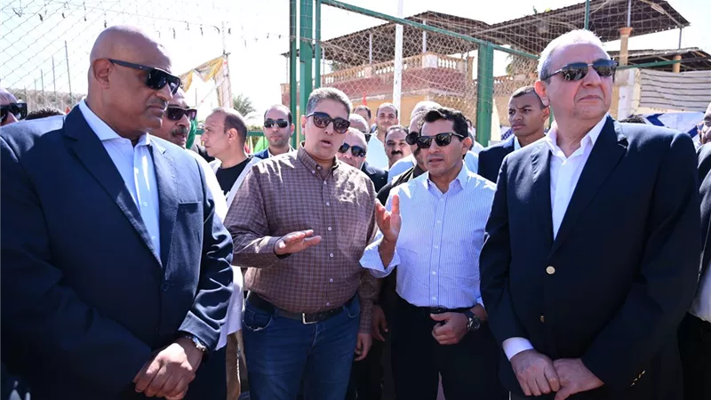 وزير الرياضة ومحافظ الغربية يفتتحان حمام السباحة بمركز شباب المدينة