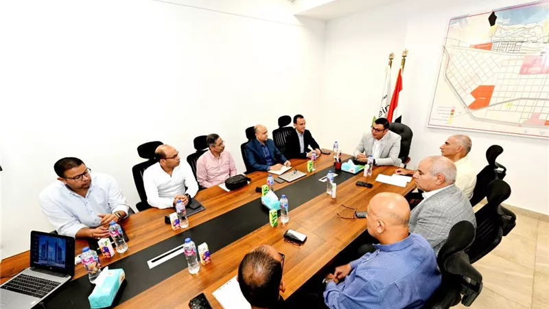 وزير الاسكان يوجه بضرورة الالتزام بمواعيد تسليم وحدات العلمين