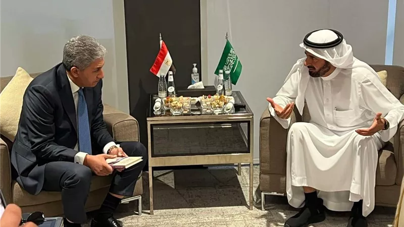 وزير السياحة .. يختتم زيارته للملكة بلقاء وزير الحج السعودي
