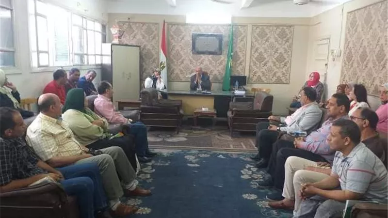 مدير إدارة المنيا التعليمية يعقد اجتماعا مع الموجهين الأوائل