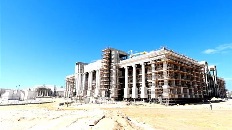 وزير الإسكان يتابع موقف تنفيذ منشآت 