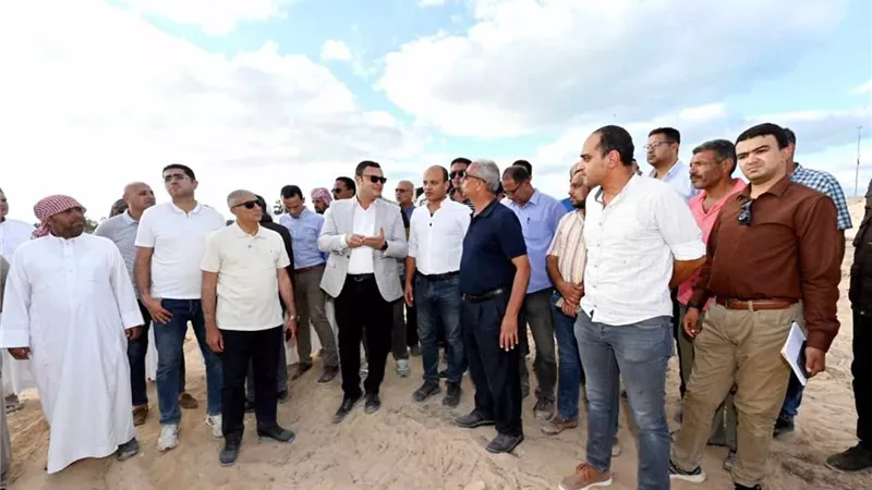 وزير الإسكان يتفقد تنفيذ البحيرة بـ