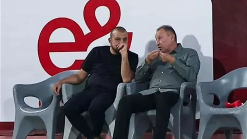 استعدادًا للسوبر المصري.. محمد رمضان يظهر في مران الأهلي رفقة الخطيب