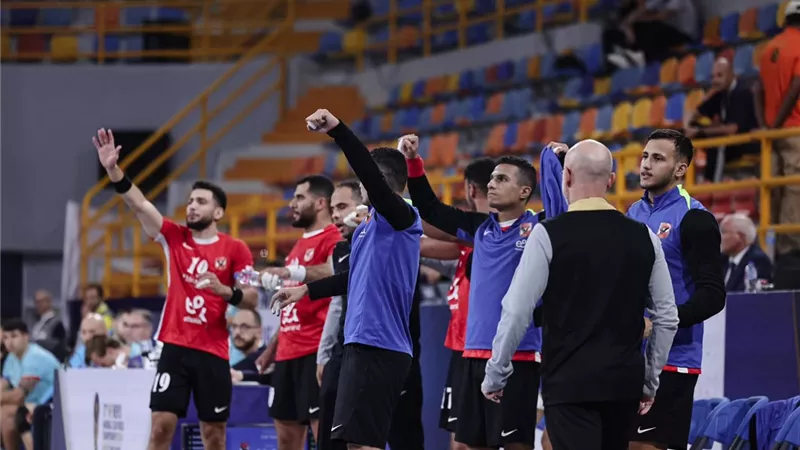 احتفالات الأهلى بالفوز على برشلونة وحصد الميدالية البرونزية.. فيديو