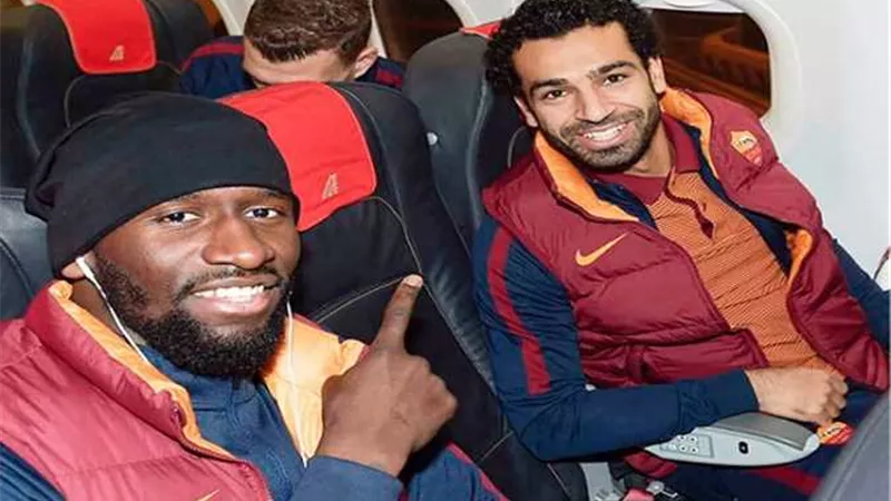 مدافع ريال مدريد : محمد صلاح أخبرني بنبأ رحيله عن روما قبل الجميع