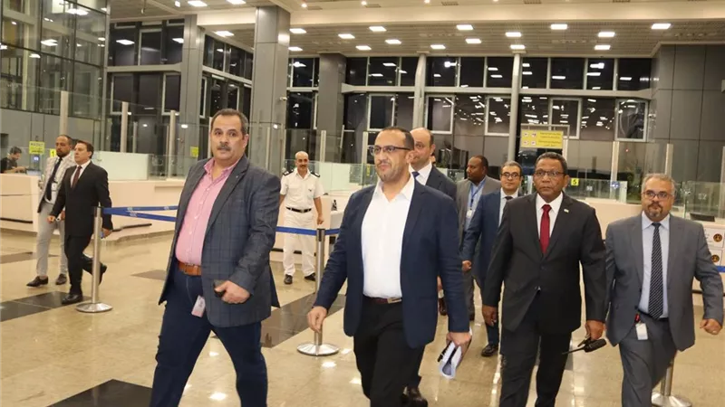 رئيس القابضة للمطارات يتفقد مطار سفنكس الدولي