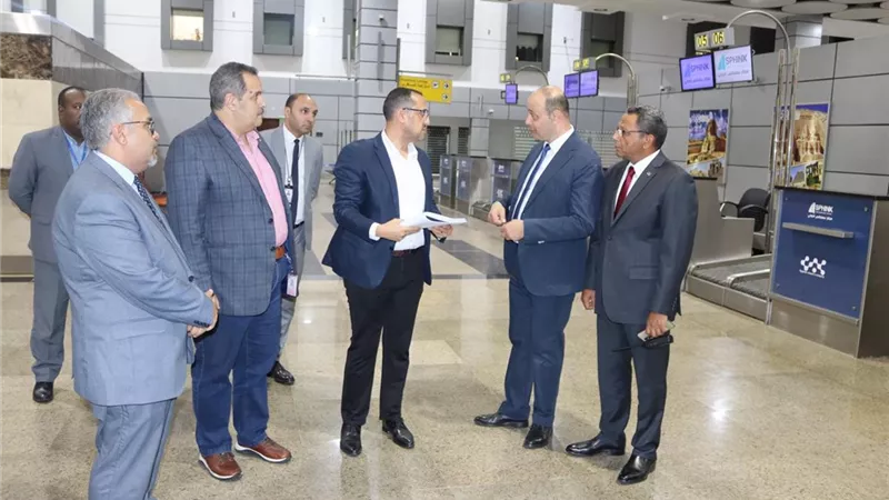 رئيس القابضة للمطارات يتفقد مطار سفنكس الدولي