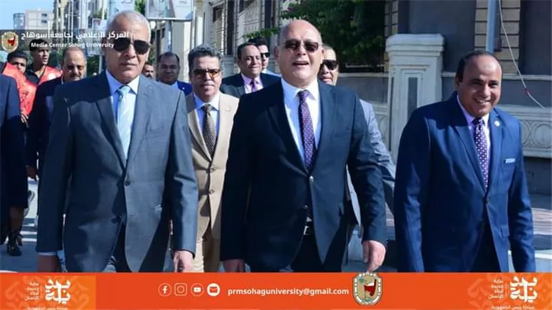 رئيس جامعة سوهاج يشارك طلابه احتفال المحافظة بانتصارات أكتوبر