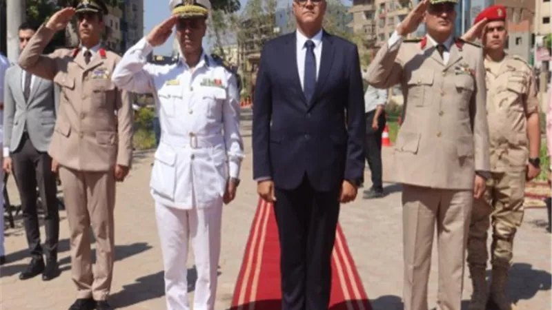محافظ القليوبية يضع أكليل من الزهور على النصب التذكاري لشهداء أكتوبر