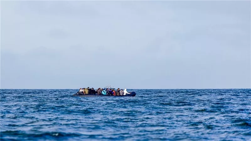 وفاة 4 مهاجرين بينهم طفل في حادثين أثناء محاولتهم الوصول لبريطانيا عبر بحر المانش