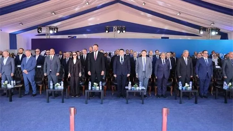 الوكيل يعلن نجاح تركيب مصيدة قلب المفاعل للوحدة النووية