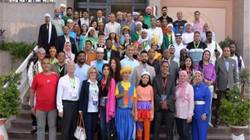 محافظ الإسماعيلية يكرم رؤساء الوفود المُشاركة بمهرجان الفنون الشعبية