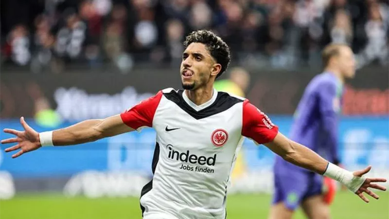 عمر مرموش يتوهج ويقود فرانكفورت لتعادل قاتل أمام البايرن بالبوندسليجا