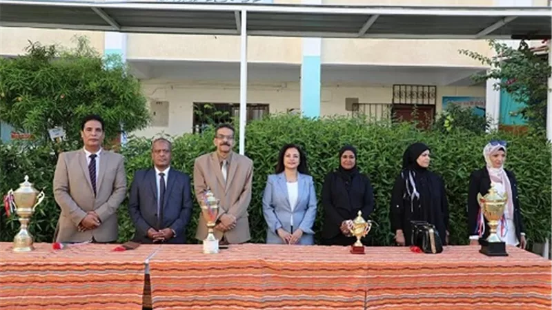 نائب محافظ البحر الأحمر تشهد الطابور بمدرسة الغردقة الثانوية بنات